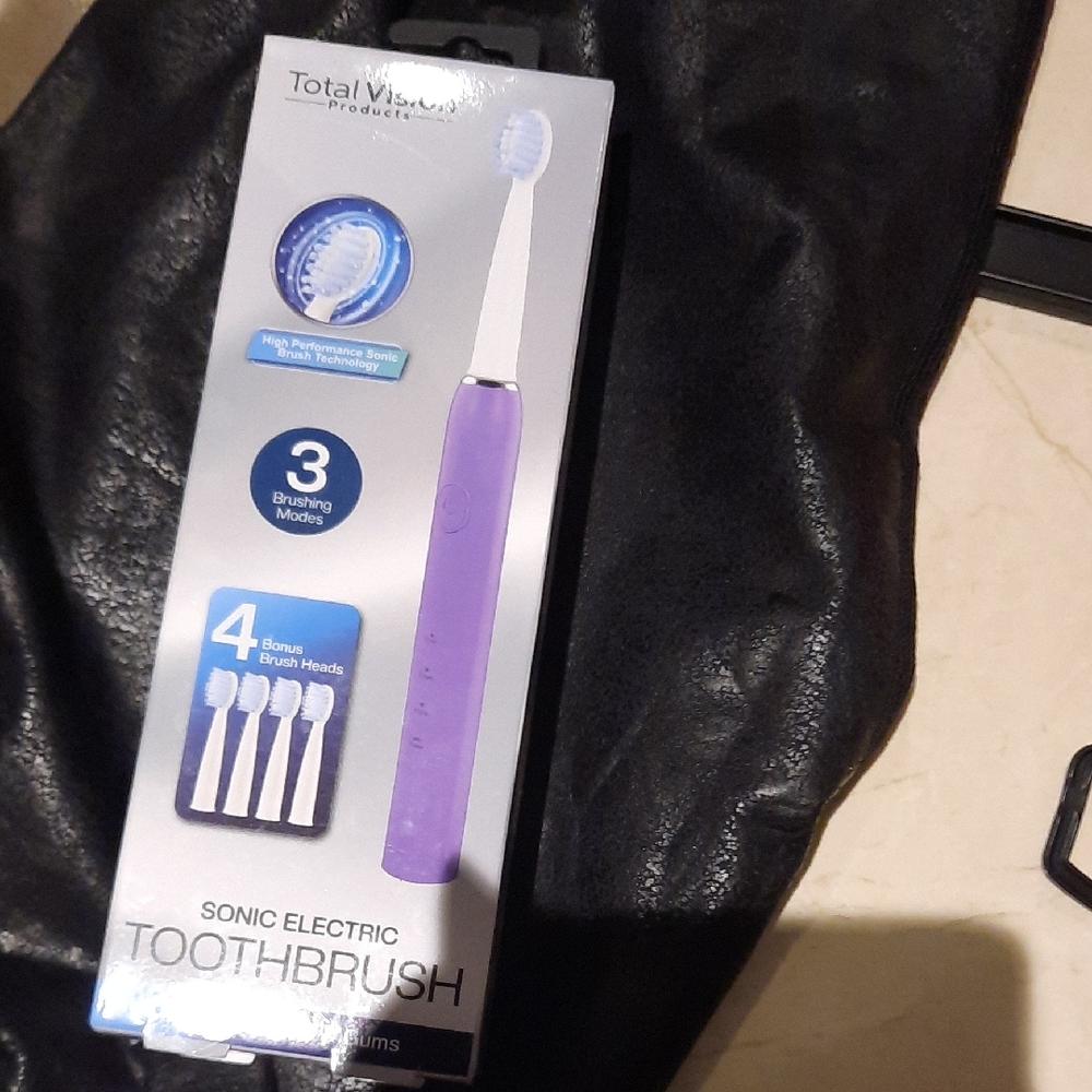NWT Total Vision Sonic Toothbrush 3 MODES 4 BONUS BRUSHES White W/Purple Handle
